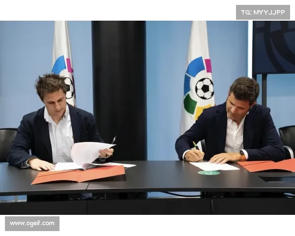 西甲球迷激情四溢打造独特文化活动 深入探讨球迷互动与赛事体验